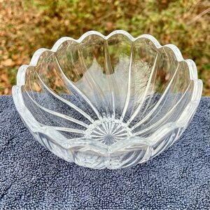 Mikasa Savoy 24% lead crystal bowl w/a swirl pattern and scalloped edge